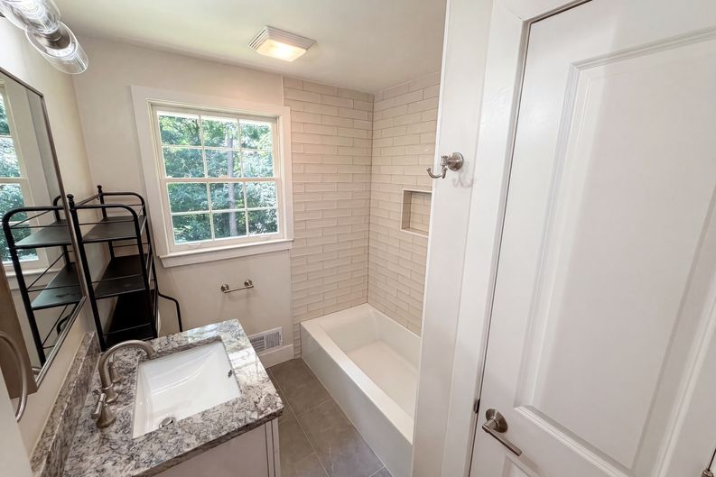 Photo 17 of 23 of 2320 Capehart Cir NE, Atlanta, GA