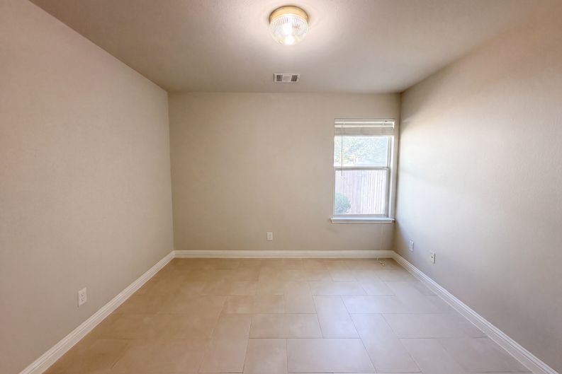 Photo 12 of 21 of 1315 Tumbling River Dr, Leander, TX