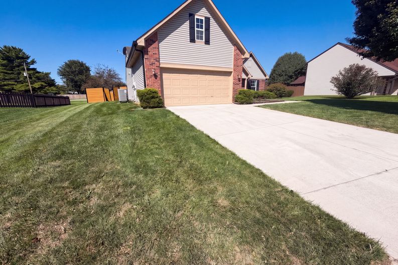 Photo 24 of 29 of 2018 Oakbrooke Ct, Avon, IN