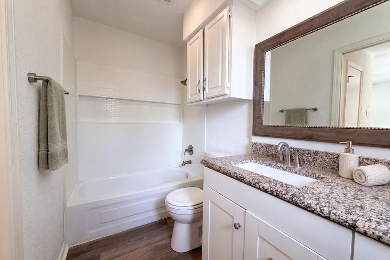 Photo 9 of 22 of 2527 Holt Rd, Arlington, TX