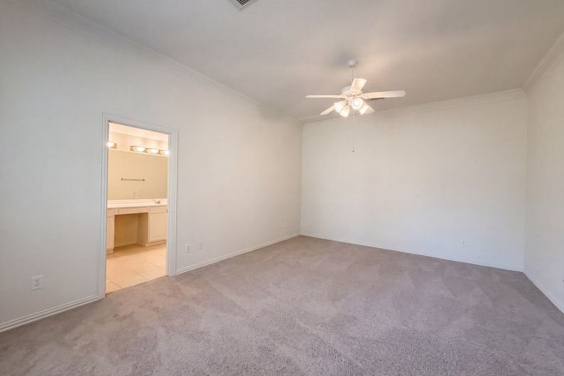 Photo 4 of 24 of 5307 Chatham Hill Ln, Houston, TX