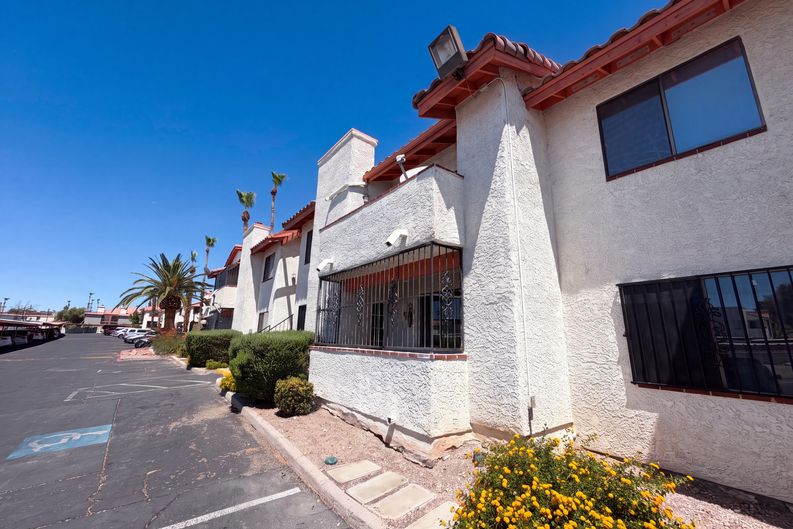 Photo 5 of 23 of 1701 E Katie Ave, Las Vegas, NV