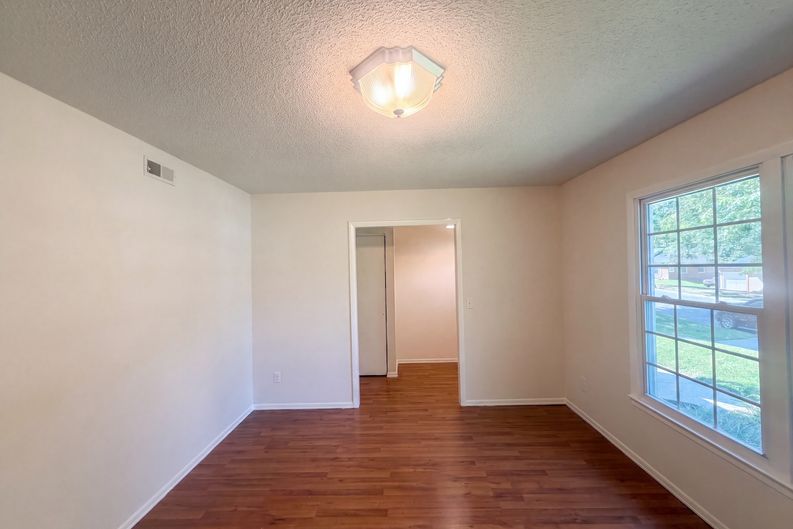 Photo 6 of 19 of 2605 Lamroc Rd, Greensboro, NC