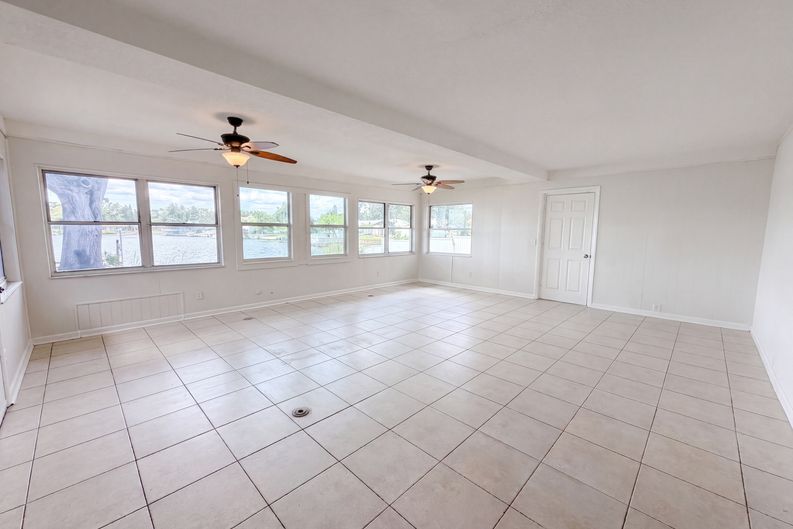 Photo 10 of 24 of 6907 Spencer Cir, Tampa, FL