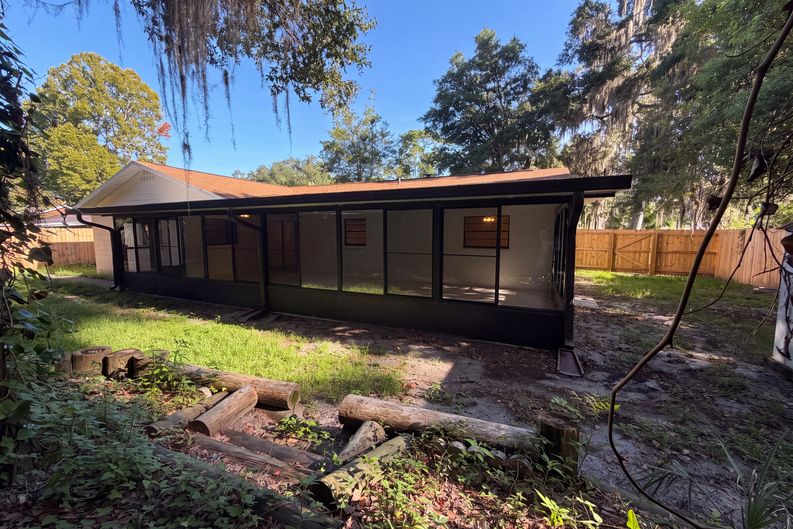 Photo 21 of 22 of 4621 NW 29th Ave, Gainesville, FL