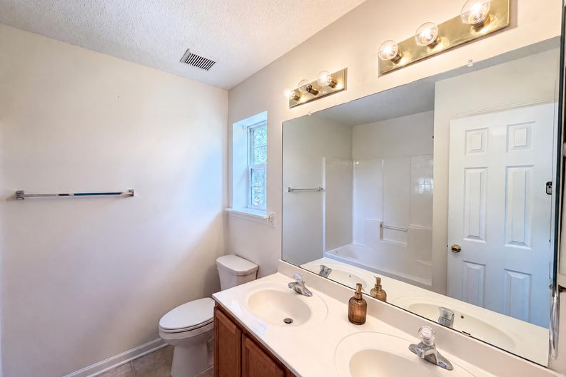 Photo 12 of 18 of 14205 Tranters Creek Ln, Charlotte, NC