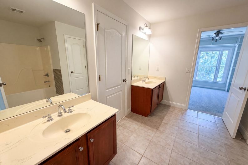 Photo 15 of 23 of 861 Windsor Creek Dr, Grayson, GA