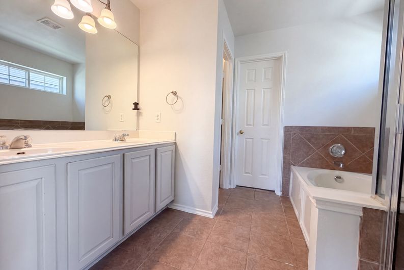 Photo 16 of 24 of 129 Carmel Dr, Cibolo, TX