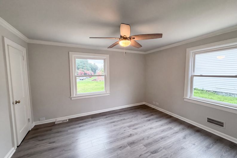 Photo 4 of 17 of 821 Jackson St, Gastonia, NC