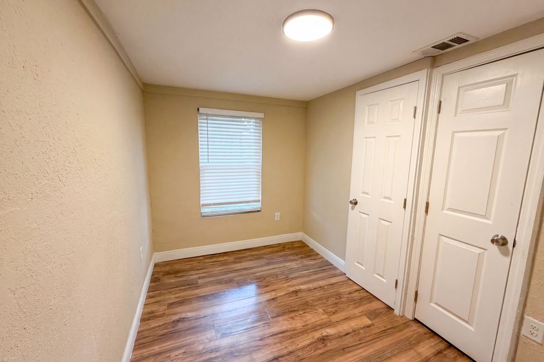 Photo 11 of 23 of 1506 W 16th St, Sanford, FL