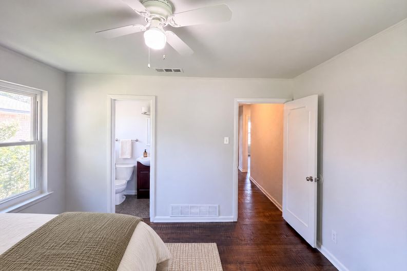 Photo 4 of 20 of 2415 Barnes Bridge Rd, Dallas, TX
