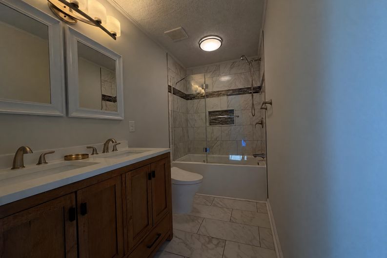 Photo 9 of 16 of 3311 Woodmere Ct, Hope Mills, NC