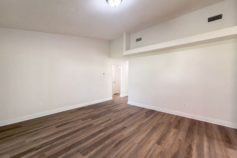 Photo 11 of 21 of 1711 Avant St, Valrico, FL