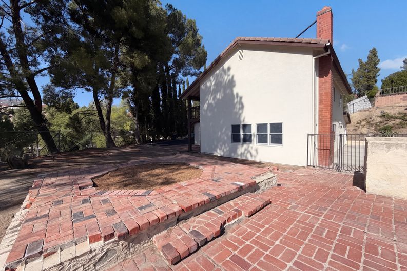Photo 5 of 17 of 11569 Viking Ave, Porter Ranch, CA