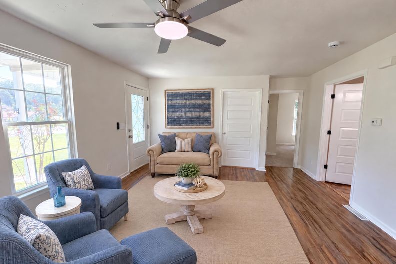 Photo 3 of 33 of 4982 Follansbee Rd, Winston Salem, NC