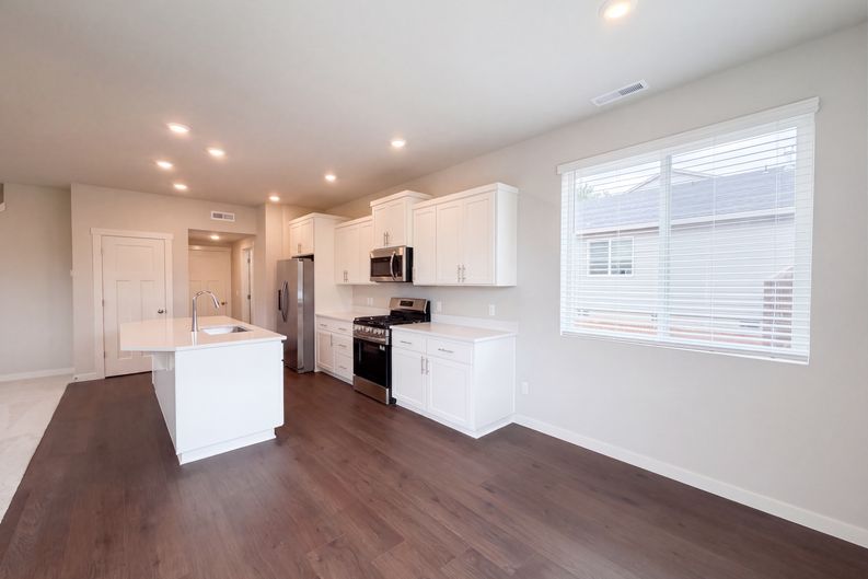 Photo 8 of 25 of 51093 SW Amsterdam Ln, Scappoose, OR