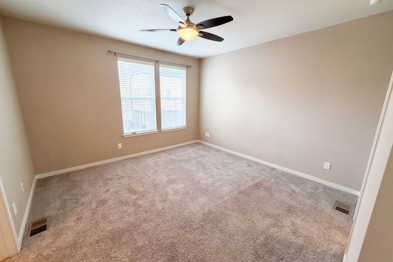Photo 4 of 20 of 15738 E Broncos Pl, Englewood, CO