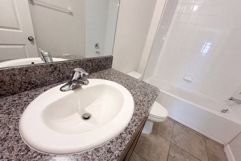Photo 19 of 42 of 10448 Carloway Hills Dr, Wimauma, FL