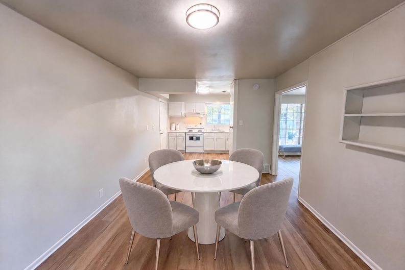 Photo 11 of 23 of 1229 King Dr, Bedford, TX