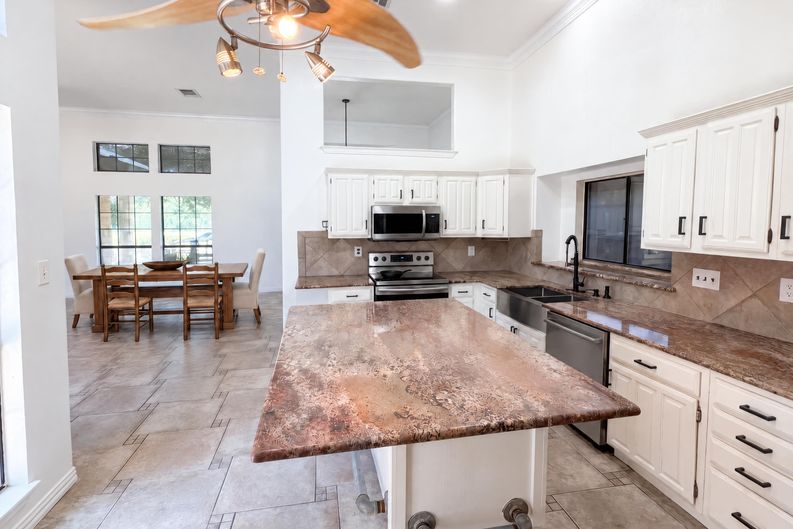 Photo 7 of 18 of 1613 Mullins Dr, Plano, TX
