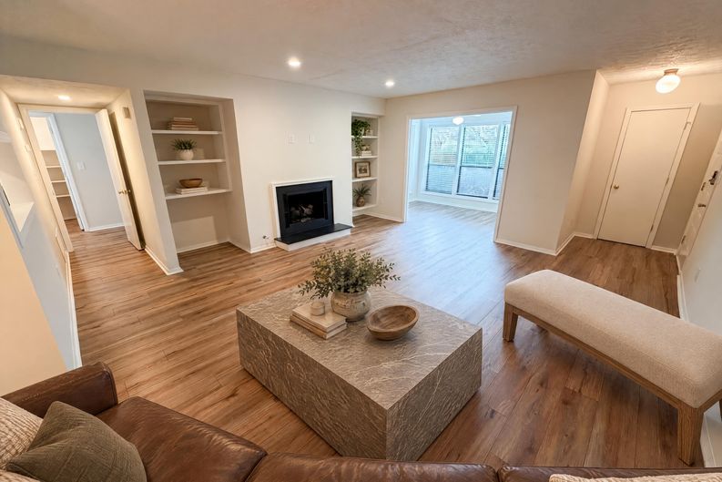 Photo 3 of 24 of 1013 Dunbar Dr, Atlanta, GA