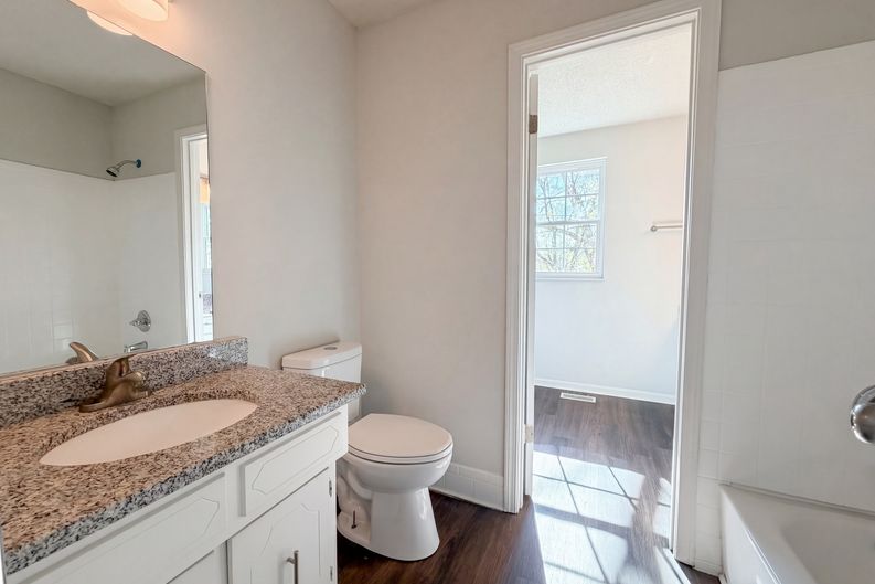 Photo 6 of 21 of 5148 Roxborough Dr, Hermitage, TN