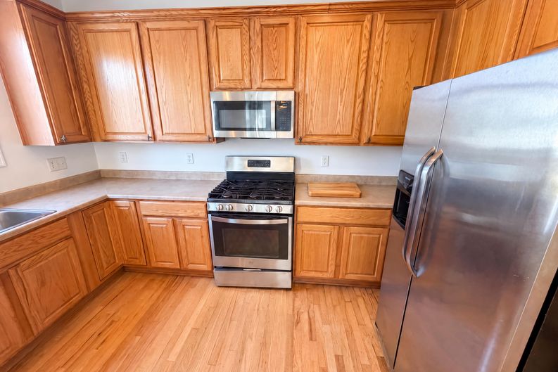 Photo 7 of 31 of 10253 Uravan St, Commerce City, CO