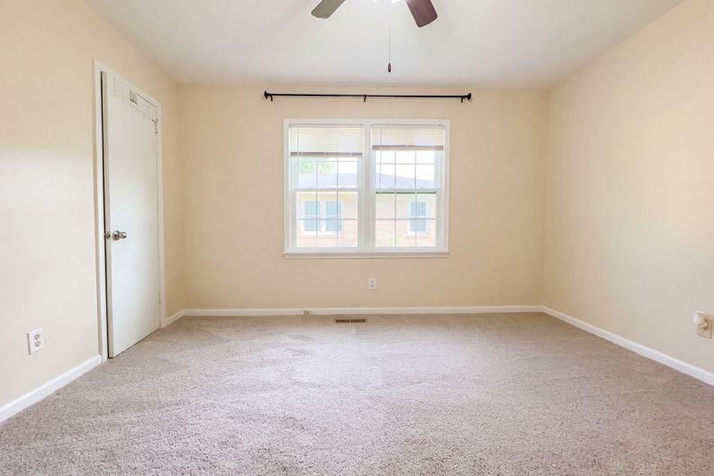 Photo 4 of 22 of 1808 Dailey Ter NW, Huntsville, AL