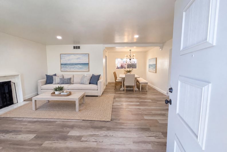 Photo 3 of 27 of 6150 Parkoaks Dr, Citrus Heights, CA