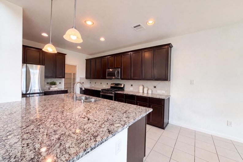 Photo 9 of 28 of 19607 Pecos Bend Ct, Cypress, TX