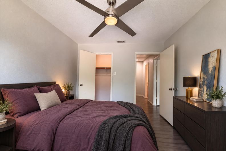 Photo 14 of 19 of 2831 Red Oak Dr, Grand Prairie, TX