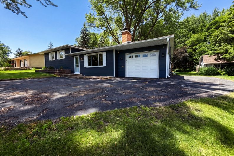 Photo 19 of 24 of 18220 Duck Lake Trl, Eden Prairie, MN