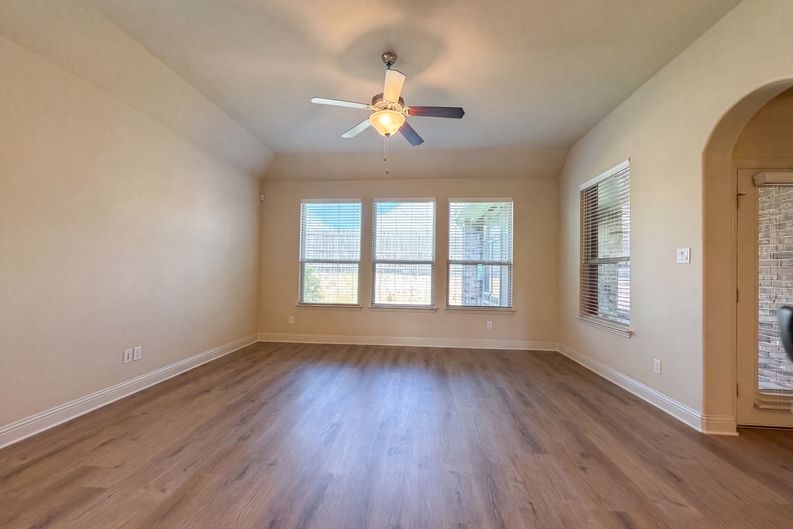 Photo 3 of 19 of 3005 S College Ave, Decatur, TX