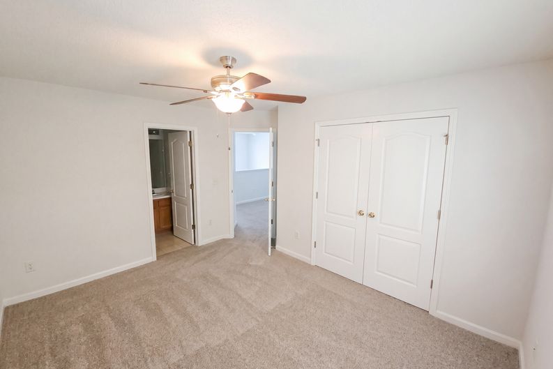 Photo 4 of 18 of 220 Fox Creek Blvd, Woodstock, GA