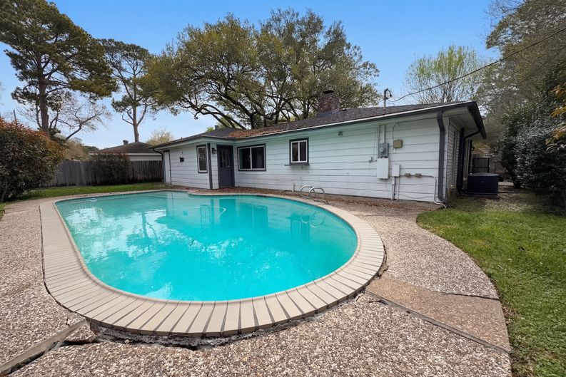 Photo 5 of 19 of 10726 Sugar Hill Dr, Houston, TX