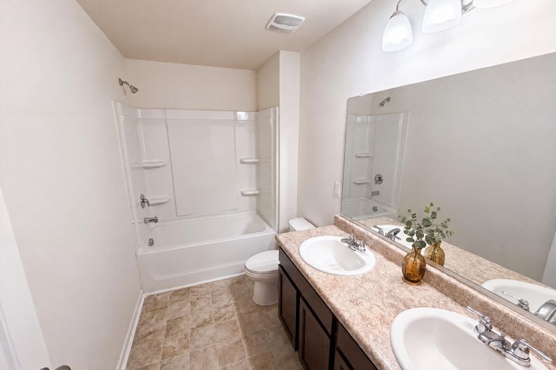 Photo 13 of 22 of 611 Dodson Lake Ct, Fairburn, GA