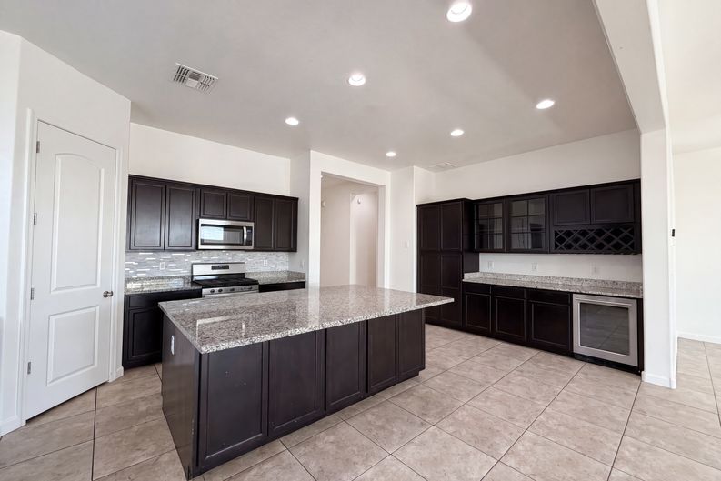 Photo 8 of 17 of 2528 N Comiskey Dr, Florence, AZ
