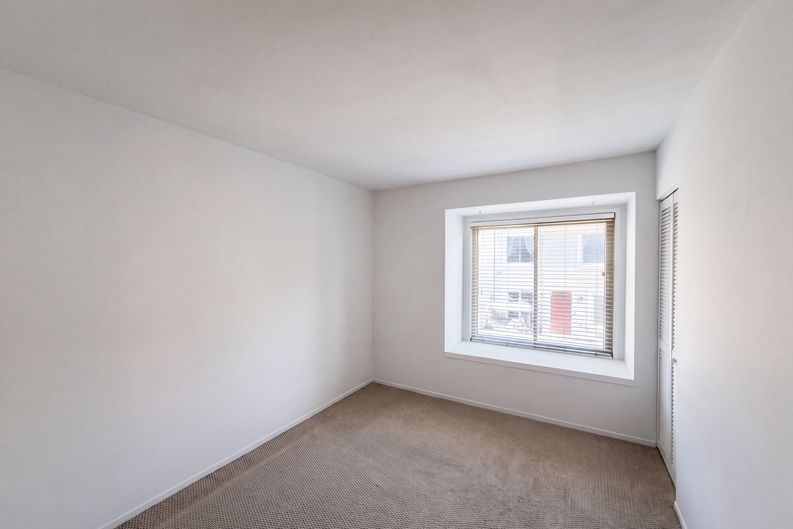 Photo 4 of 20 of 9983 Ridgeline Dr, Montgomery Village, MD