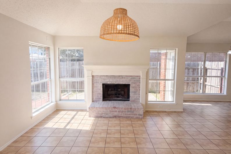 Photo 3 of 26 of 7008 Chateau Dr, Frisco, TX