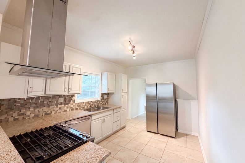 Photo 6 of 21 of 1773 Sylvan Rd SW, Atlanta, GA