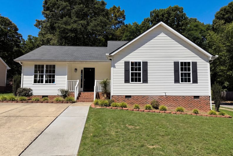 Photo 17 of 20 of 301 Hocutt Dr, Clayton, NC