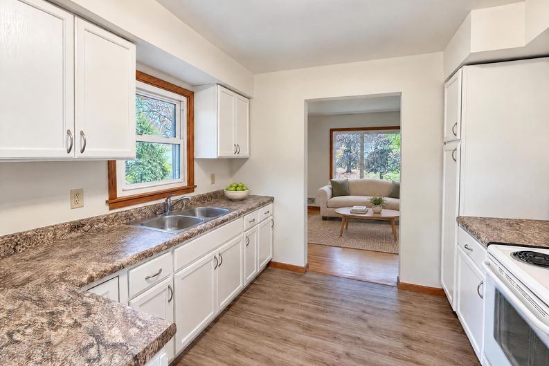 Photo 3 of 20 of 6679 Arthur St NE, Fridley, MN