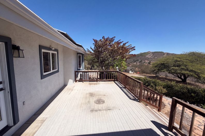 Photo 28 of 42 of 1596 Aldorado Dr, Vista, CA
