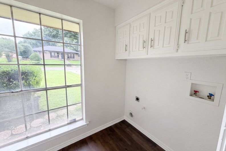 Photo 17 of 20 of 722 S Forest Ln, Duncanville, TX