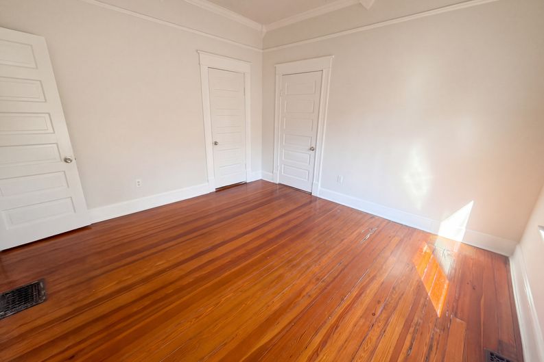 Photo 11 of 22 of 1470 Graham St SW, Atlanta, GA