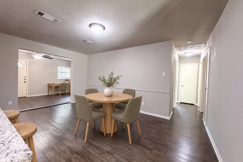 Photo 6 of 20 of 330 E Coral Way, Grand Prairie, TX