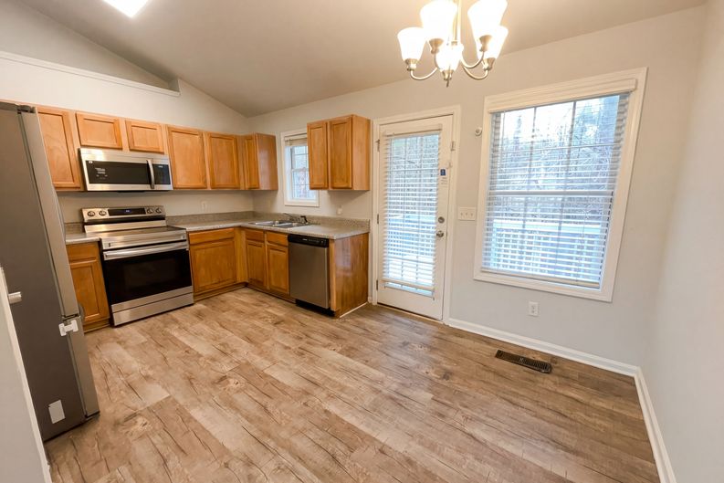 Photo 7 of 24 of 6584 Snowbird Ln, Douglasville, GA