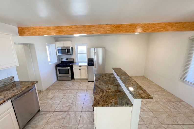 Photo 12 of 21 of 643 N Catalina Ave, Tucson, AZ
