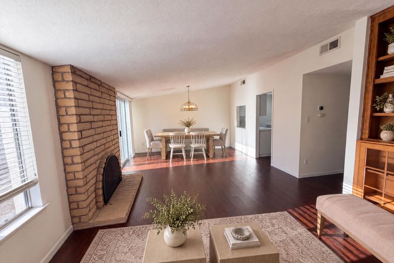 Photo 3 of 21 of 7318 Villa Del Sol Ln, Citrus Heights, CA