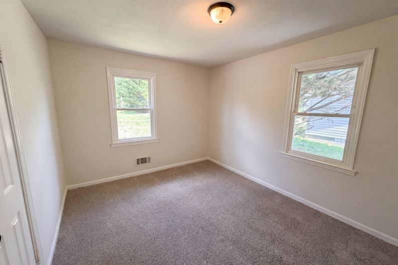 Photo 11 of 16 of 314 Langston Dr, Greenville, SC
